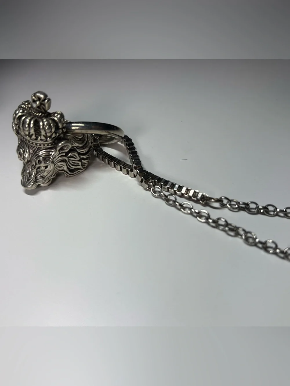 Silver Lion Crown Keychain Pendant – Men's Accessory